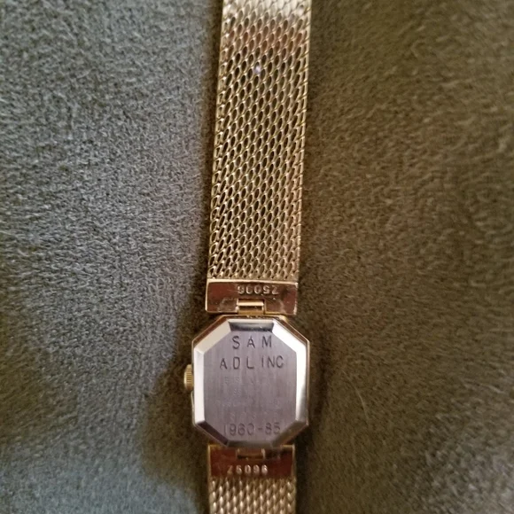 Elegant Gold Women's Watch from seiko